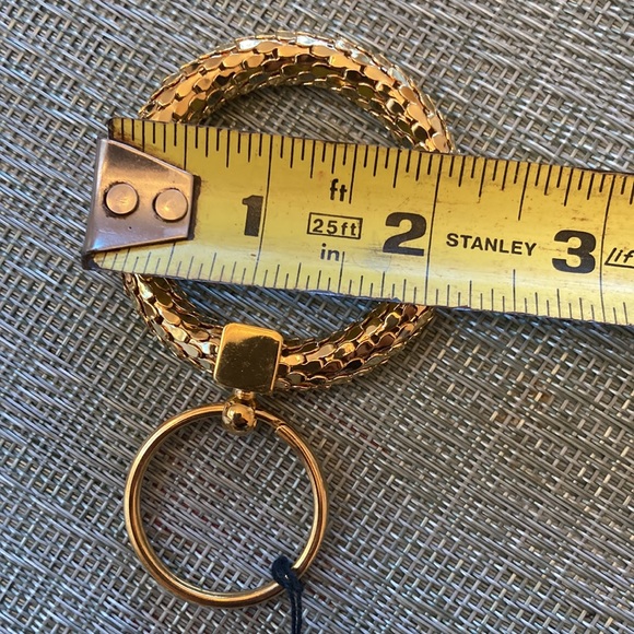 Gold toned key chain - Picture 4 of 5